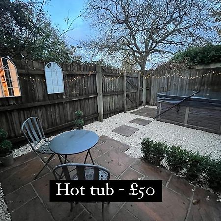 Апартаменты The Hideaway, Hot Tub Henley-in-Arden Экстерьер фото